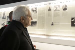 Il Presidente Mattarella in visita a Sant'Anna di Stazzema nel febbraio del 2020.