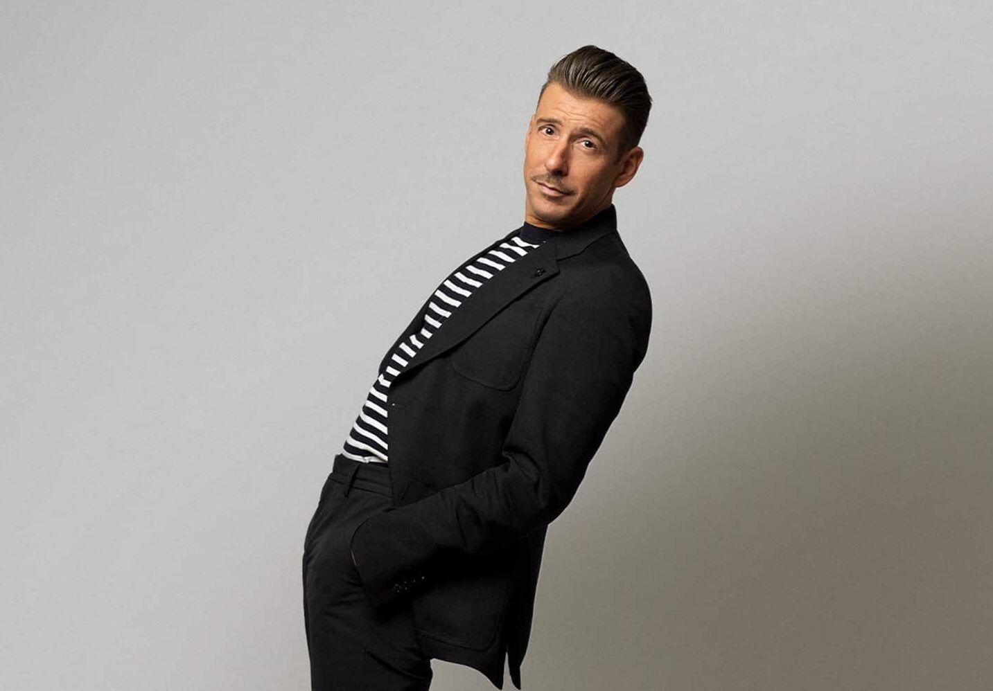 Francesco Gabbani: altezza, peso, vita privata, carriera, Sanremo 2025, Instagram Francesco Gabbani: altezza, peso, vita privata, carriera, Sanremo 2025, Instagram