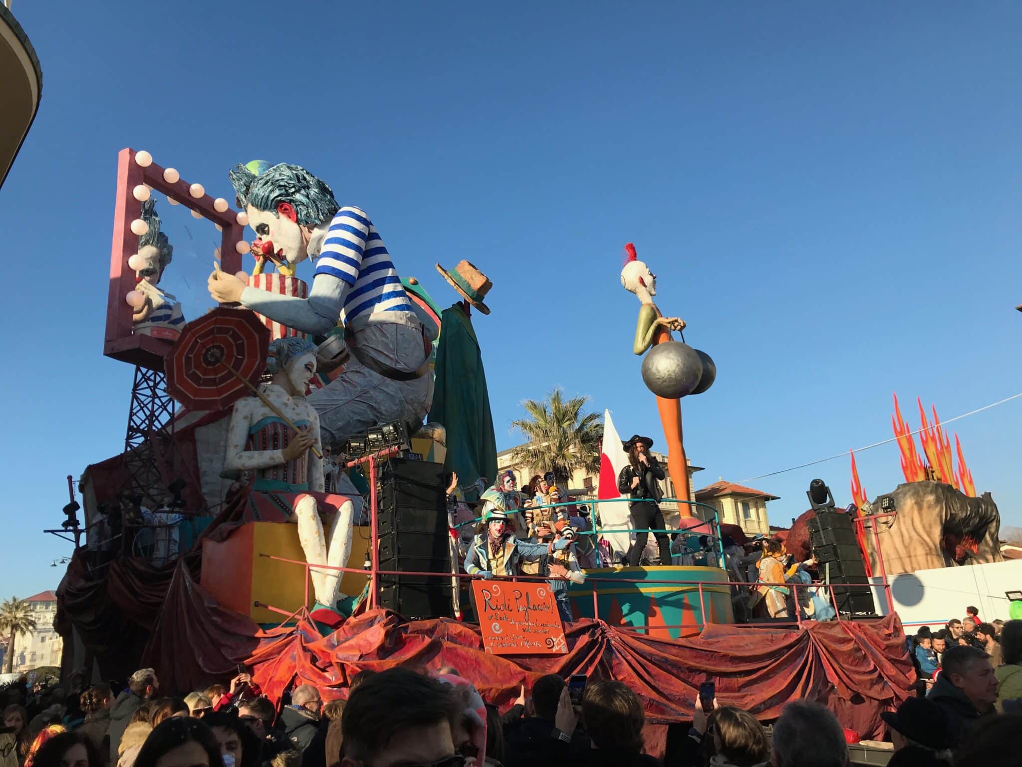 Pagliaccio a fisarmonica di Carnevale